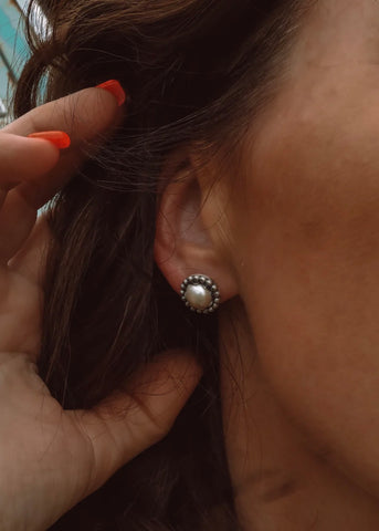 Drifter Midi Studs - White Pearl