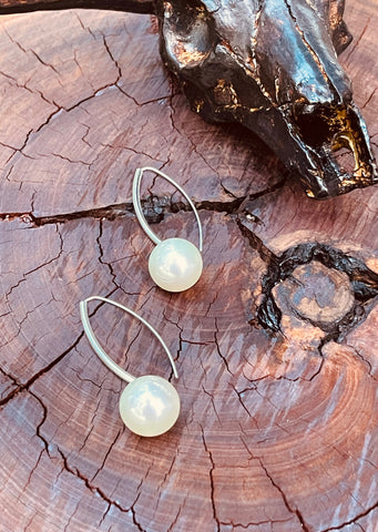gwendolyn_pearl_&_sterling_silver_drop_earrings_mack_and_co_designs