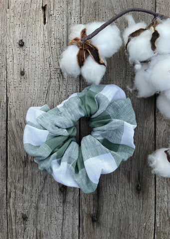 linen_scrunchie_handcrafted_sage_eucalyptus_green_gingham_handmade_mack_and_co_designs_australia